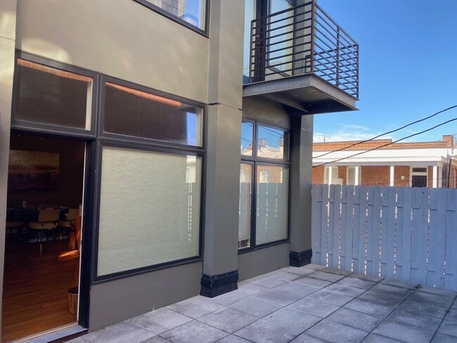 Outdoor patio - 1714 W Cary St Unidad 4