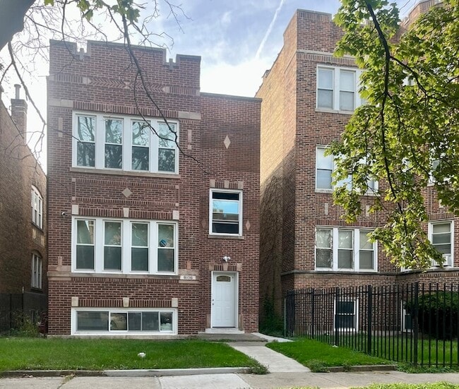 Building Photo - 8106 S Langley Ave Unit 1