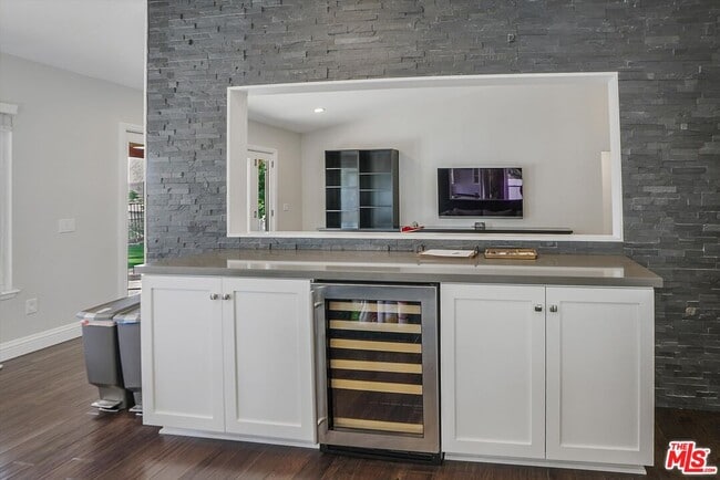 Photo - 438 Raindance St