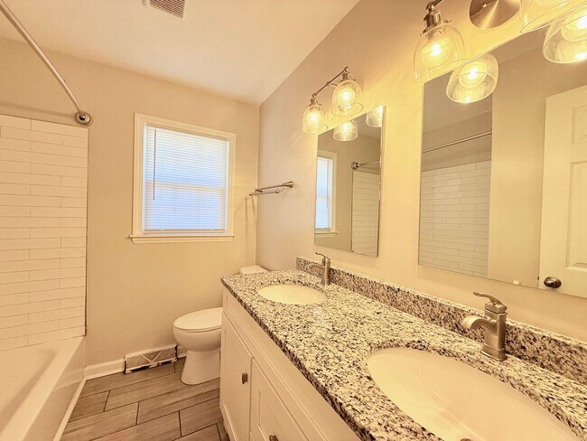 Photo - 4033 Fieldcrest Rd