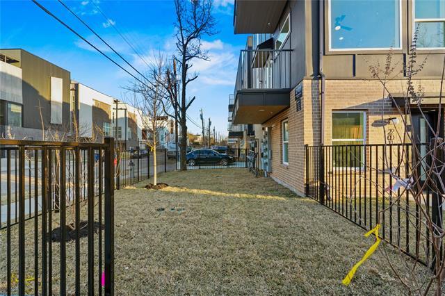 2101 N Prairie Ave
