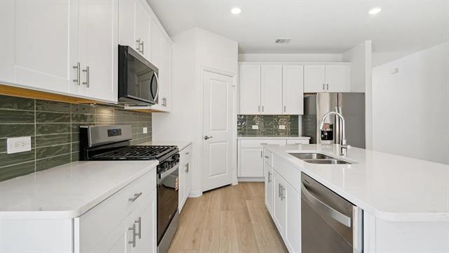 Photo - 710 Edgehurst Dr