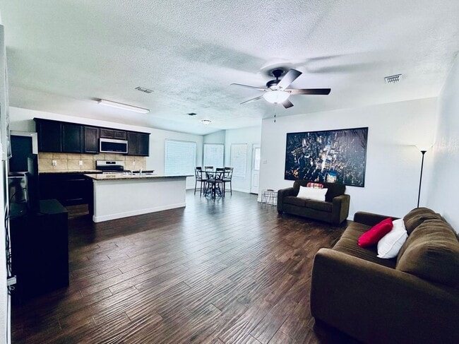 Photo - 520 Cantebury Park Ln