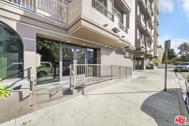 Photo - 848 Irolo St Unit 105