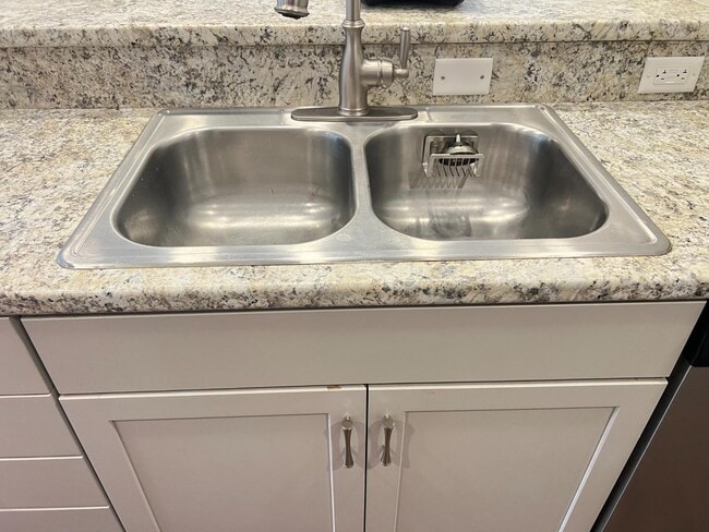 Photo - 466 S Broad St