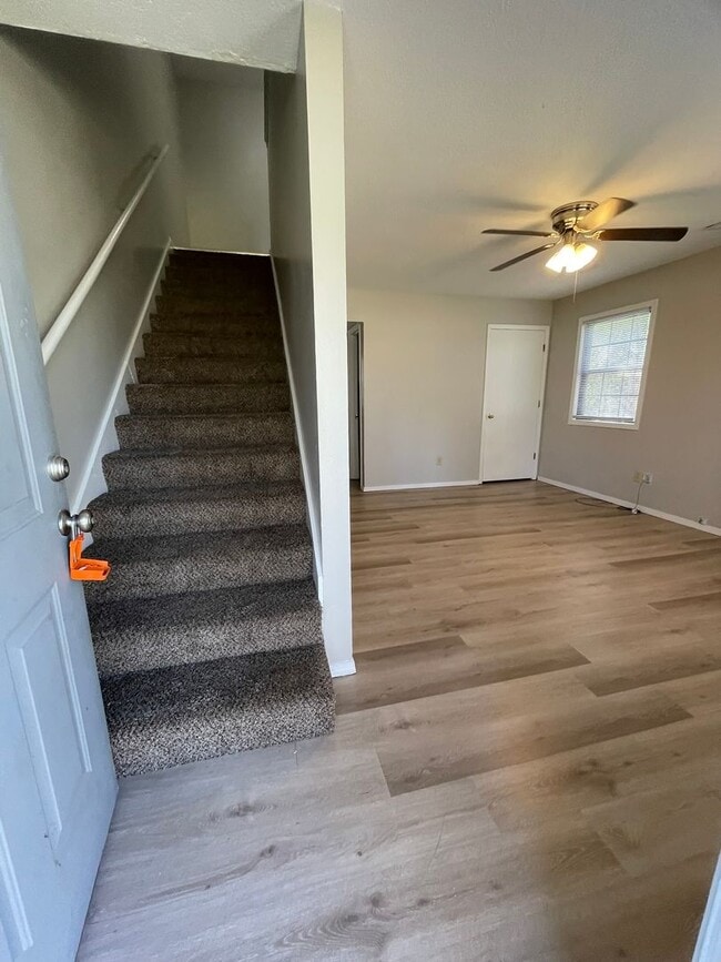 Photo - 531-B N Oak Grove Ave