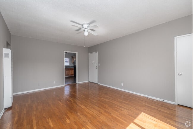 Interior Photo - Student Housing Near Univ Southern California Rental