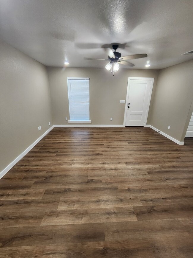 Photo - 3 bed 2 bath home, 1 car garage