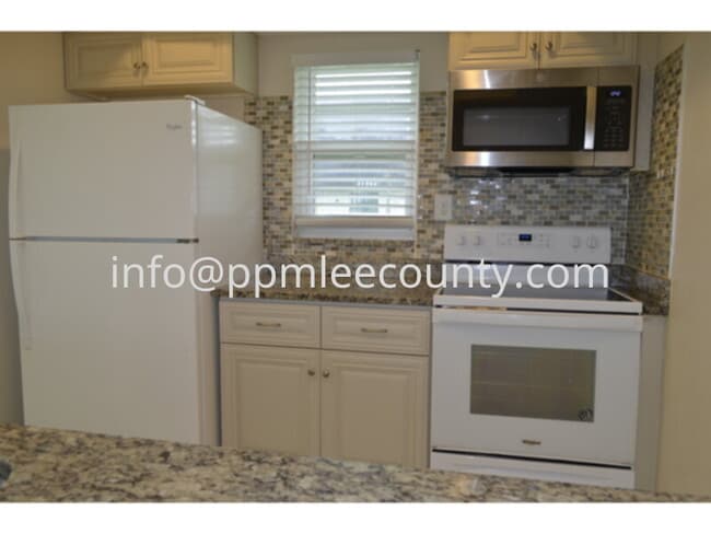 Photo - Great 1 bedroom condo in SW Cape-Covered P...
