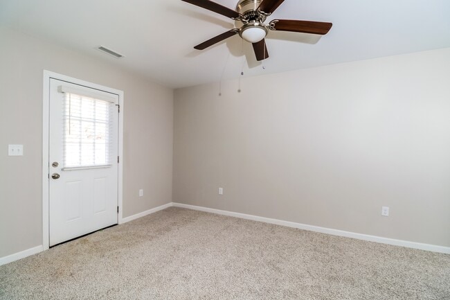 Photo - 404 Little Sycamore Ln