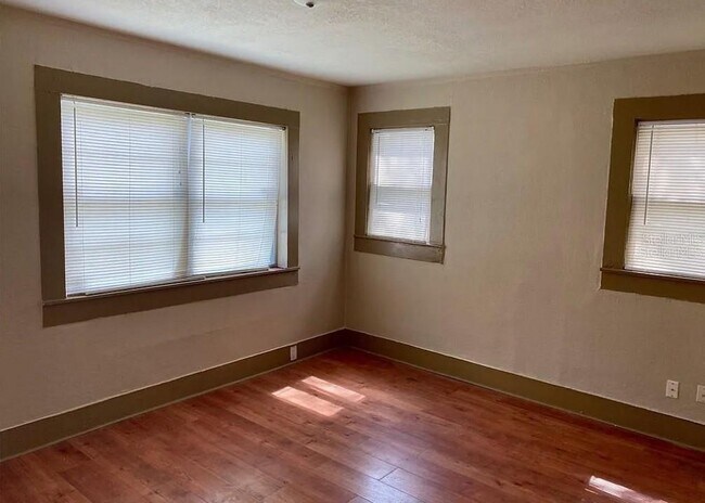 Photo - 110 W 13th St