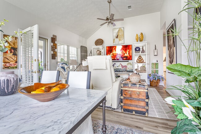 Photo - 111 Havenwood Way