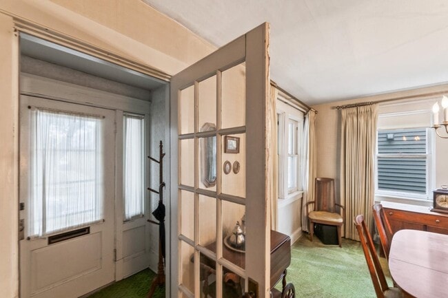 Photo - 403 N 69th St