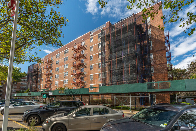 Photo - Lindenwood Village Section B Coop Apartments
