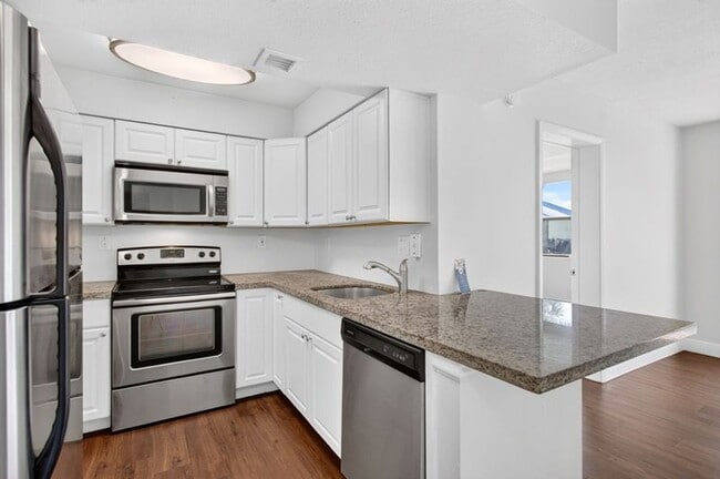 Building Photo - TWO BEDROOM TWO BATHROOM!! WATERFRONT COMMUNITY Unit 23