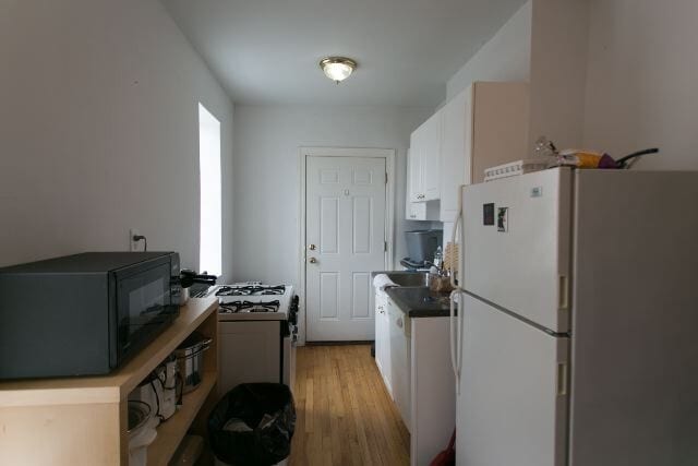 Photo - 837 W Cornelia Ave Unit S4