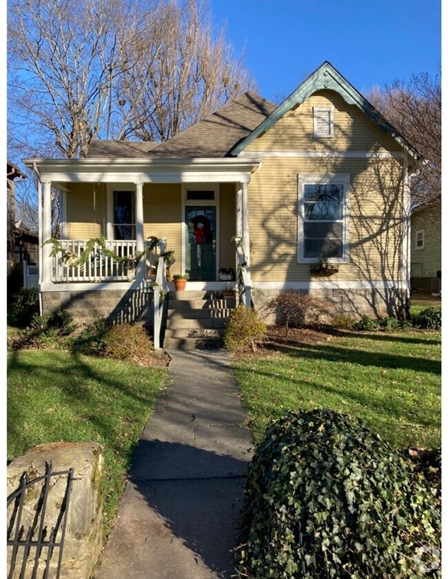 Building Photo - Charming Sylvan Park Victorian Rental