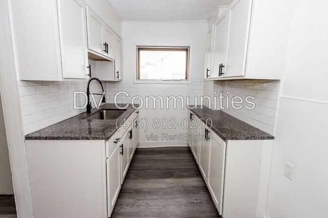 Photo - 54 E 220th St