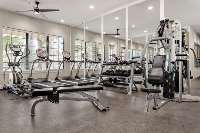 C208690_PinnacleRidge_FitnessRoom_02