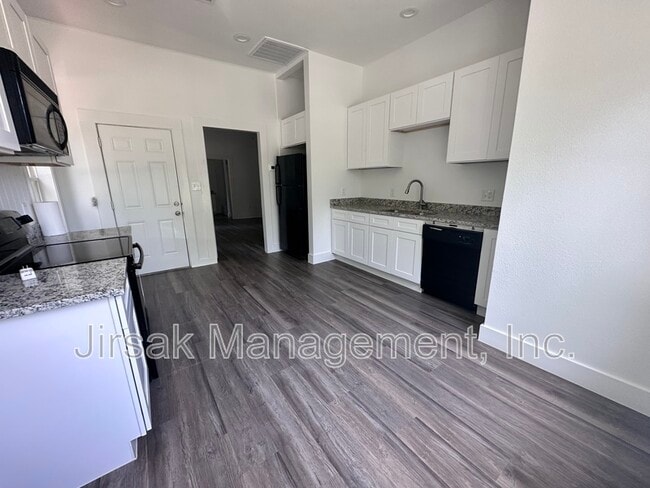 Photo - 102 7th St SW Unit 2