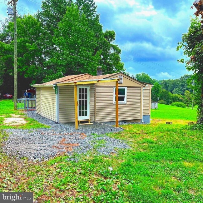 Building Photo - 11291 Pine Hill Rd Rental