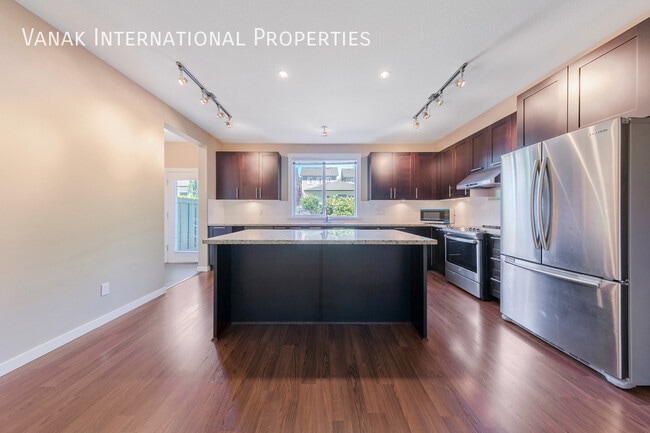 Photo - Spacious 4Bed Townhome in the Heart of Coquitlam