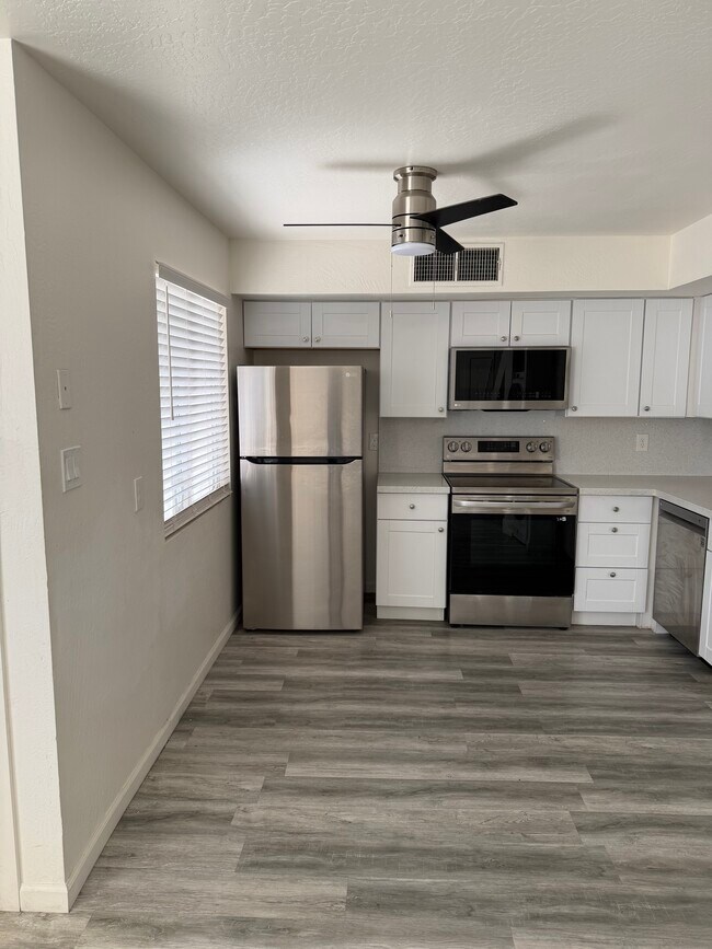Stainless steel appliances - 7919 E Kimsey Ln Unit A