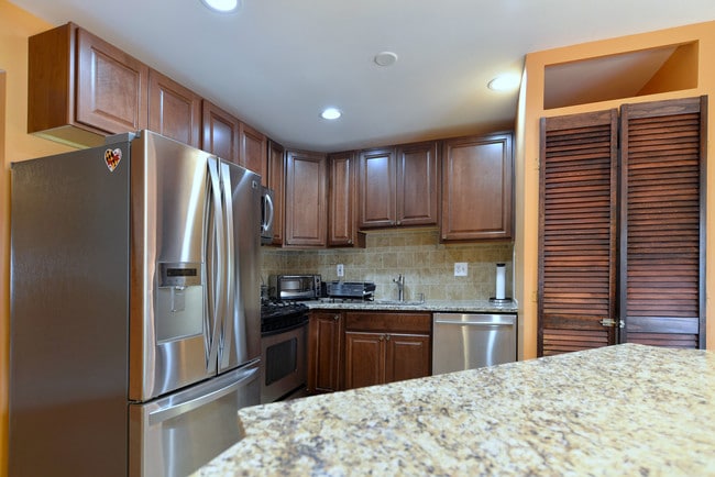 Photo - 18601 Walkers Choice Rd Unit 3