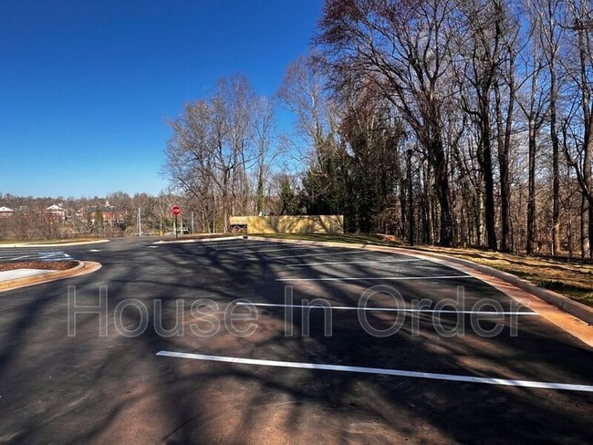 Photo - 200 Cowan St