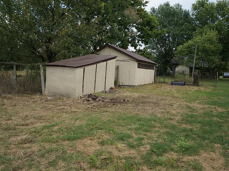 Photo - 205 N Linebarger St