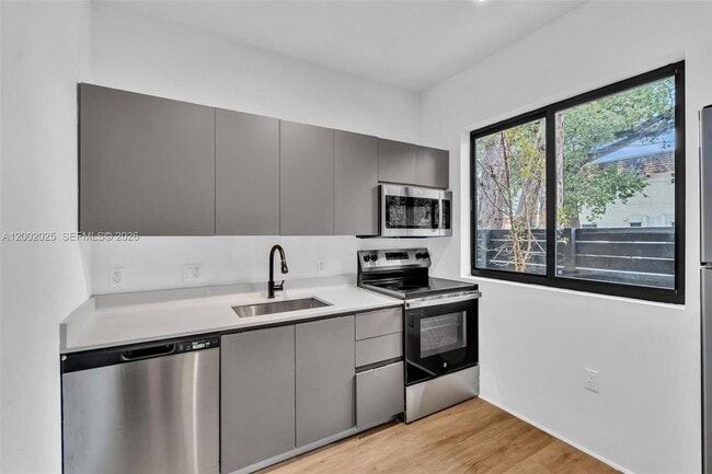 Photo - 753 NW 30th St Unit 3