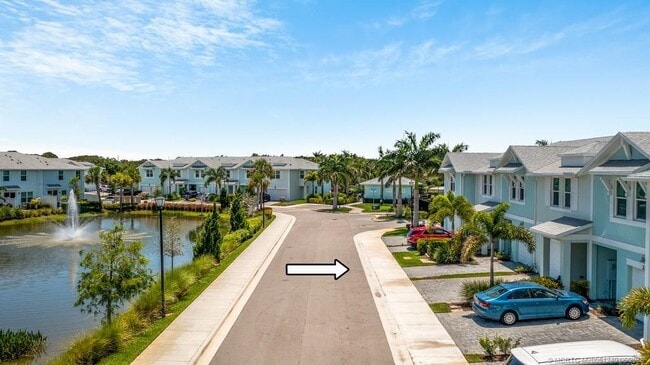 Photo - 325 SE Halifax Ln