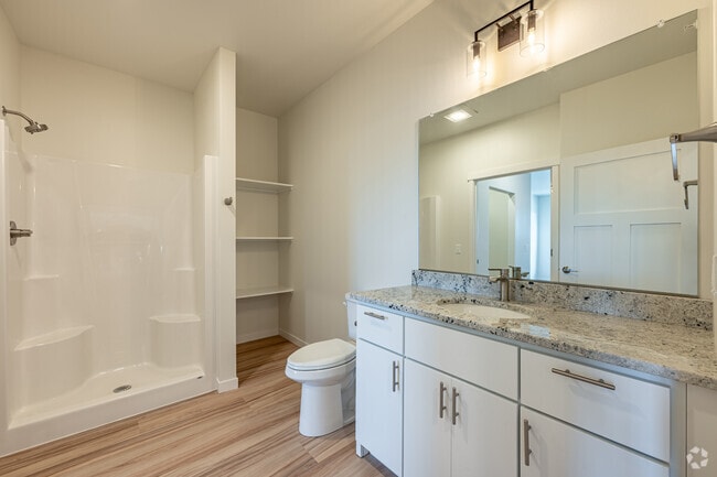 1BR, 1BA - 720 SF - Bathroom