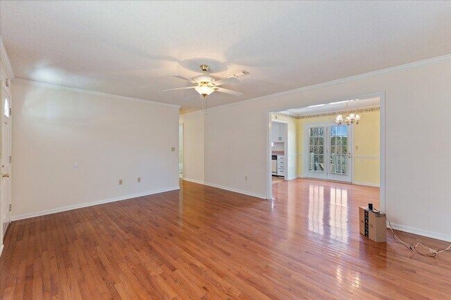 Photo - 46 Destiny Ln