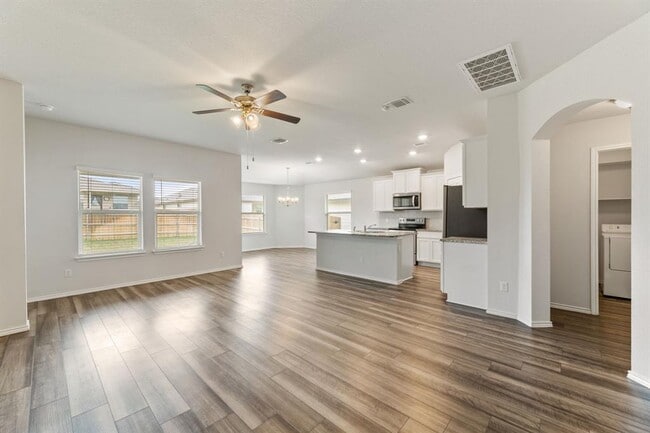 Photo - 105 Rearden Blvd