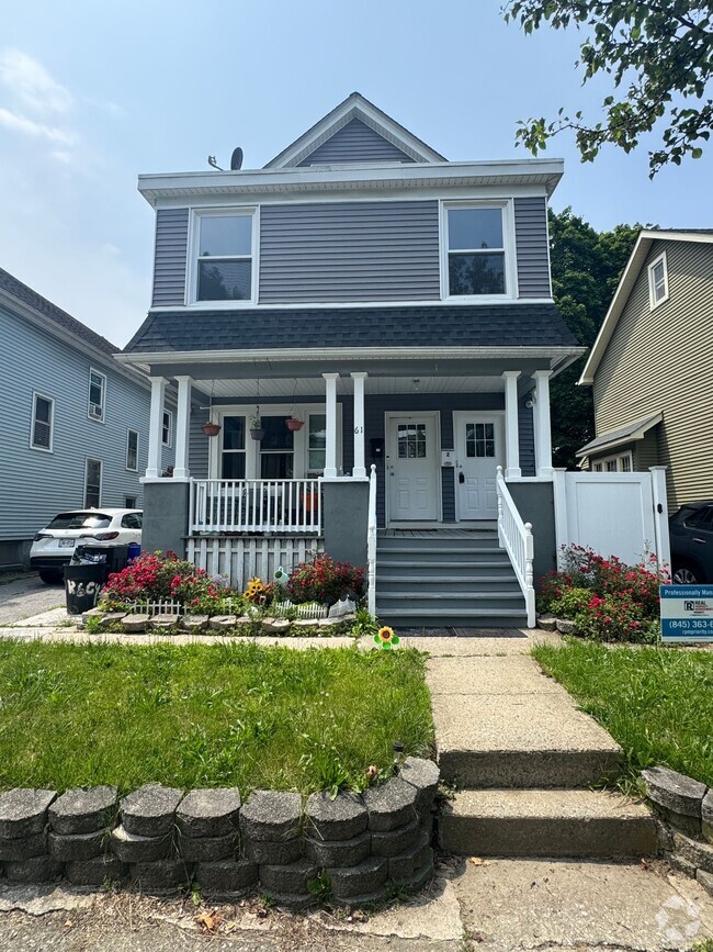 Building Photo - Stunning Renovated 6-Bedroom Home Near Dow...
