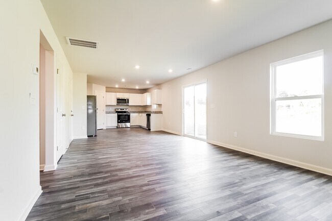 Photo - 662 Tacoma Trl