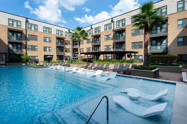 Building Photo - The Briscoe River Oaks Rental