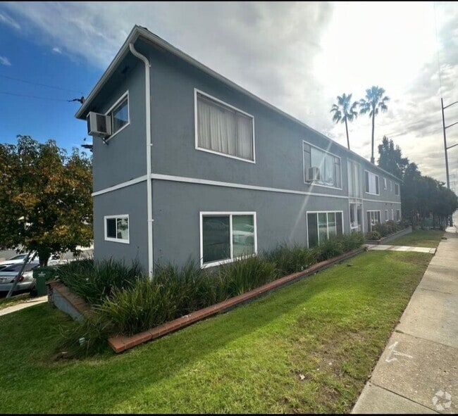 Building Photo - 7102 S La Cienega Blvd Unit 4 Rental
