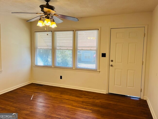 Photo - 50 Lone Oak St