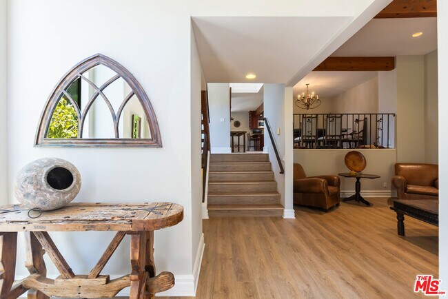 1541 Palisades Dr