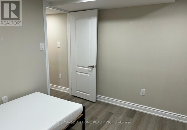 Photo - 12 Kilmarnock Cres