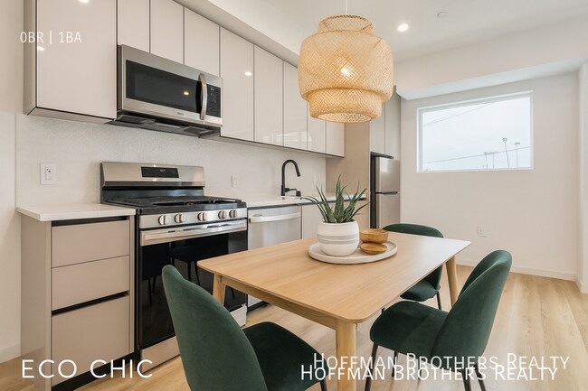 Building Photo - 955 Fedora St Unit 202