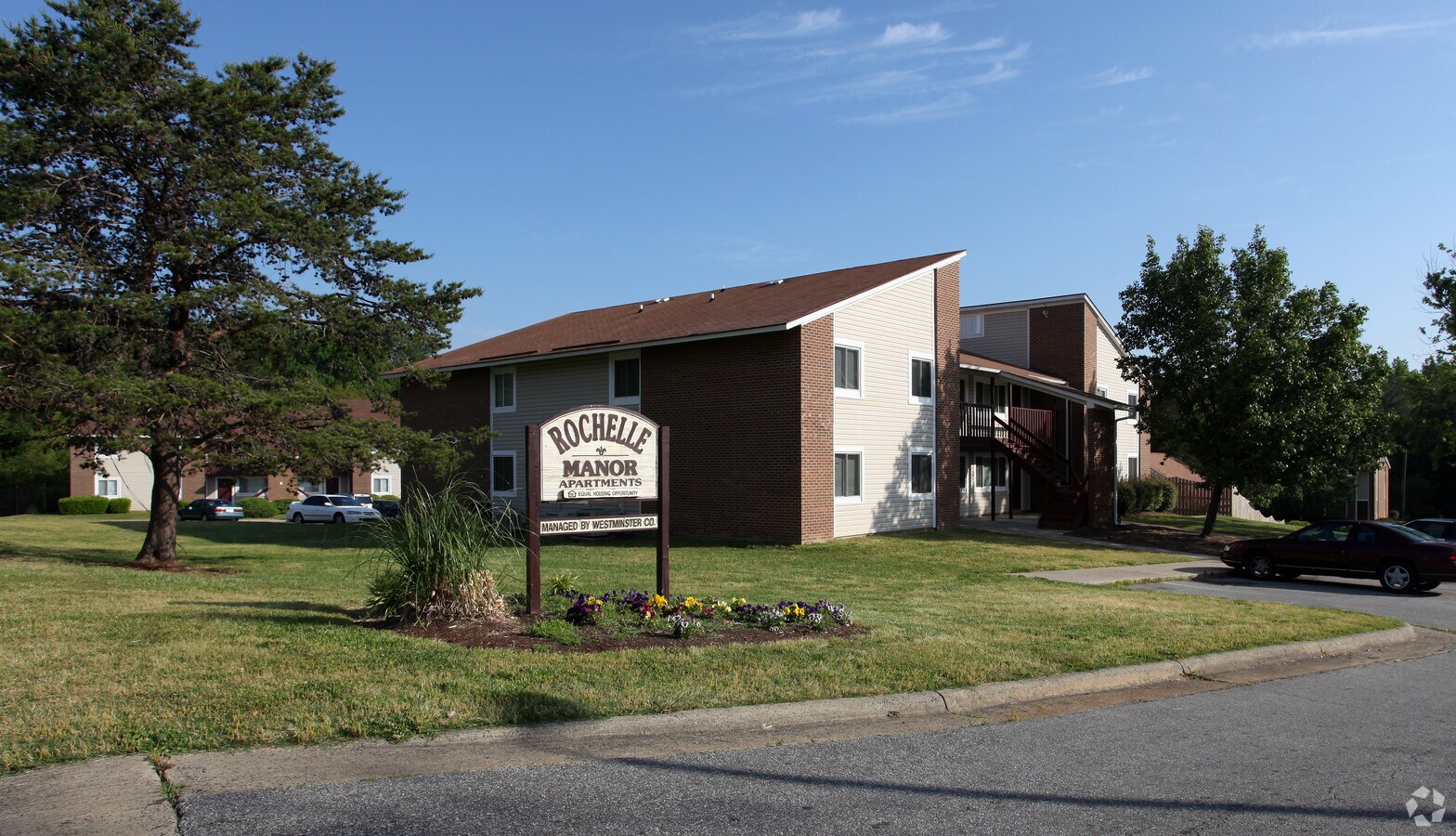 Photo - Rochelle Manor Apartments