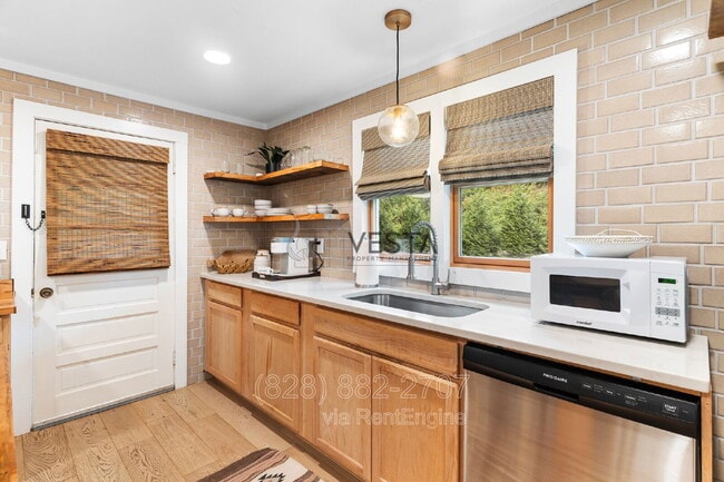 Photo - 435 Reems Creek Rd