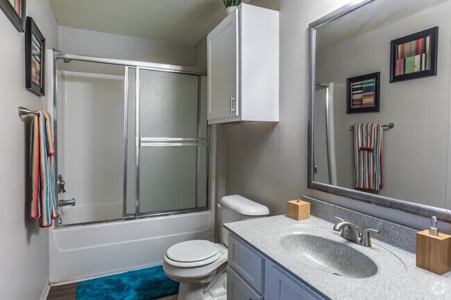 2BR, 2BA - 1,043SF - 2nd Bathroom