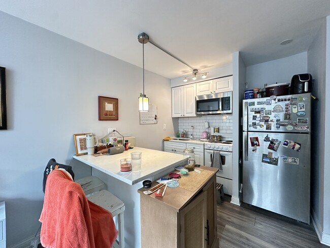 Photo - 2012 N Orleans St Unidad C4