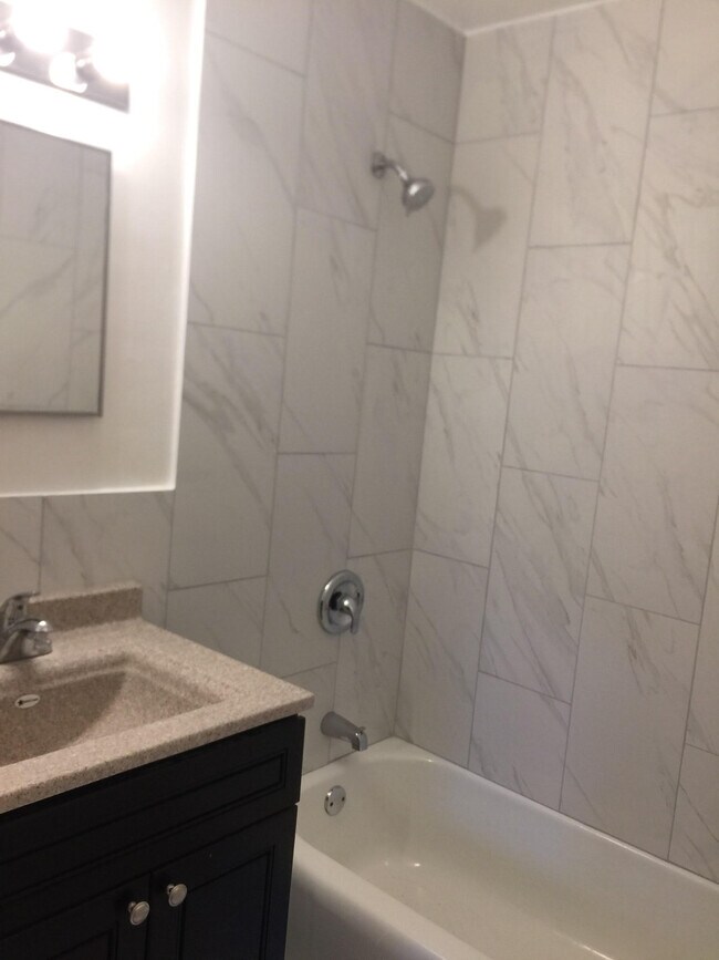 Photo - 8506 Waukegan Rd Unidad ONE BEDROOM