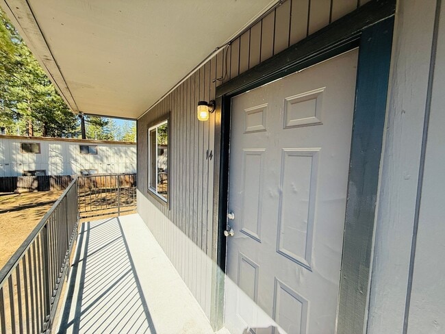 Building Photo - Pet friendly 1 bed apartment in South Lake Tahoe Unit 14