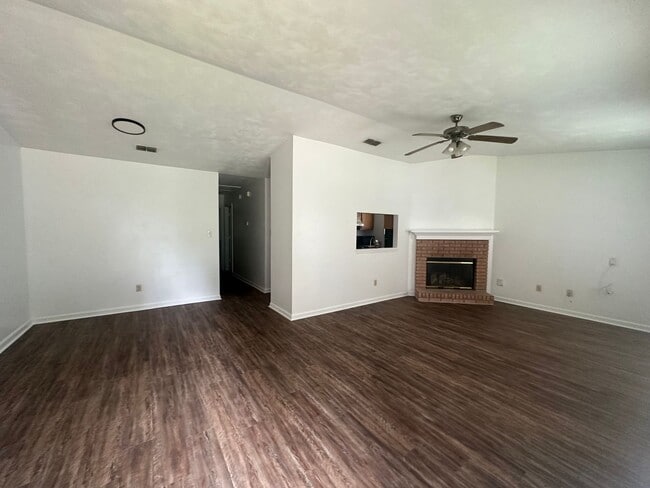 Photo - Richview Park Cir unit avail NOW!!!